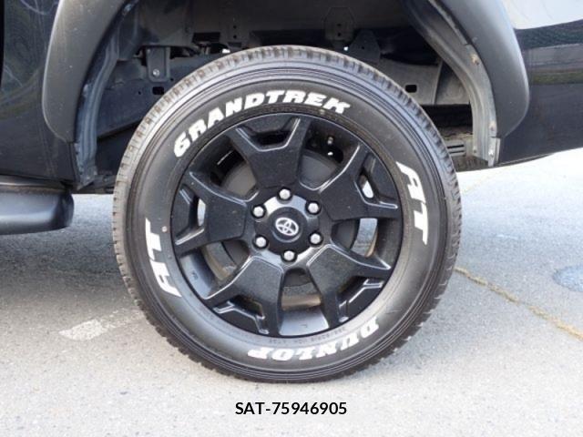 Toyota HILUX 2019-05 7454765-25