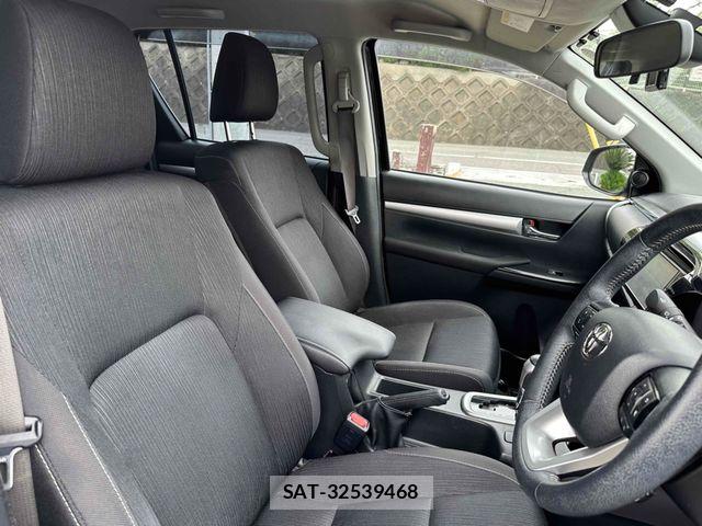 Toyota HILUX 2022-01 7508829-9