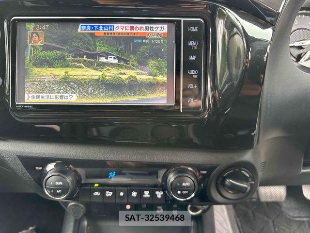 Toyota HILUX 2022-01 7508829-22