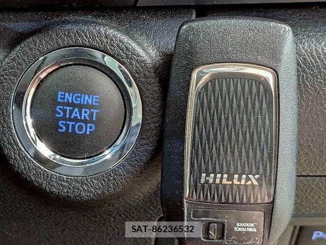 Toyota HILUX 2023-05 7500885-9