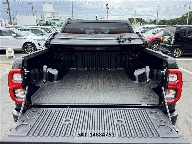 Toyota HILUX 2022-01 7500884-18