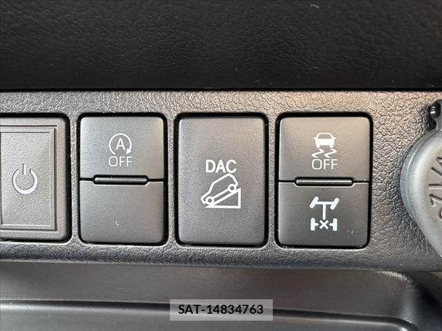 Toyota HILUX 2022-01 7500884-5