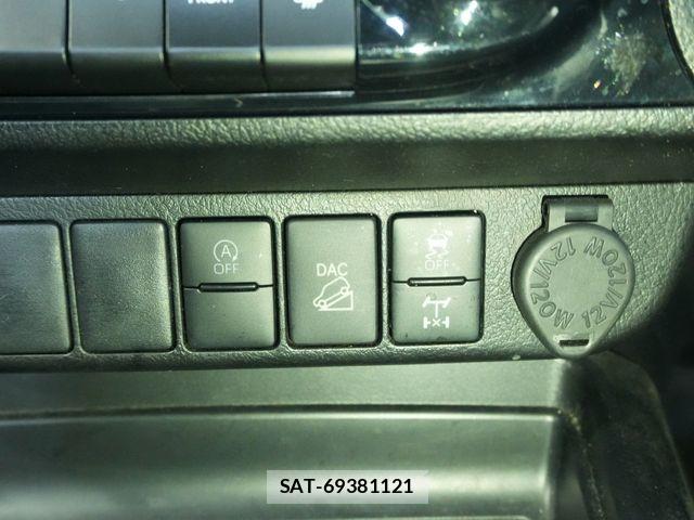 Toyota HILUX 2023-05 7500886-17