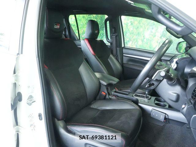 Toyota HILUX 2023-05 7500886-23