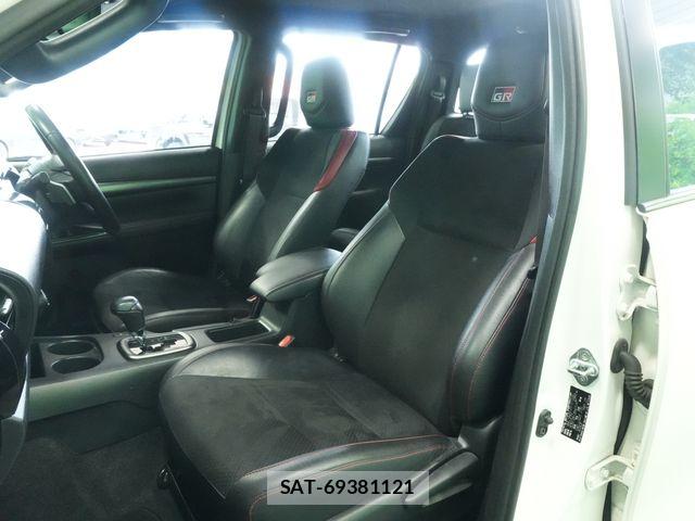Toyota HILUX 2023-05 7500886-24