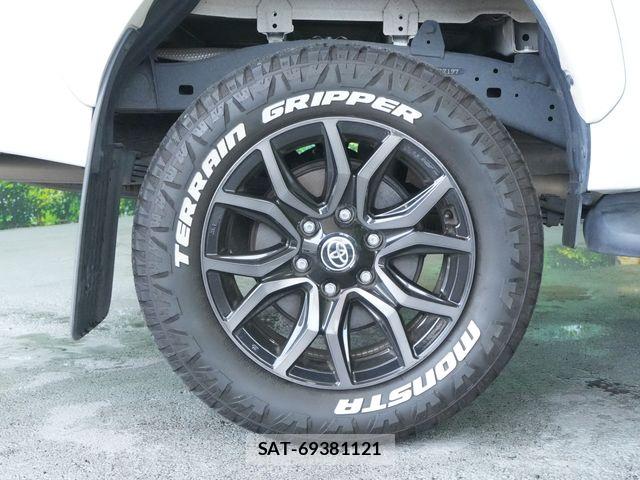 Toyota HILUX 2023-05 7500886-29