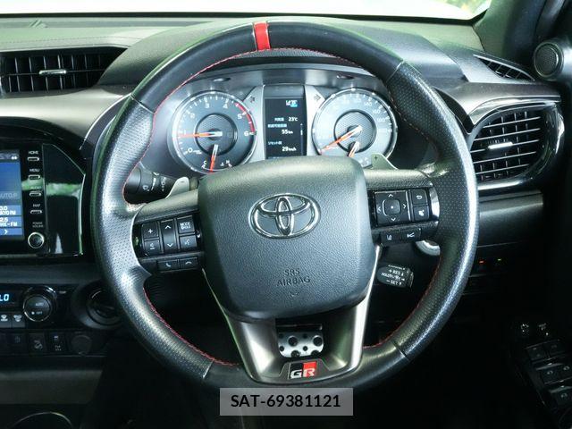 Toyota HILUX 2023-05 7500886-7