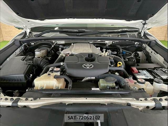 Toyota HILUX 2023-07 7500881-12
