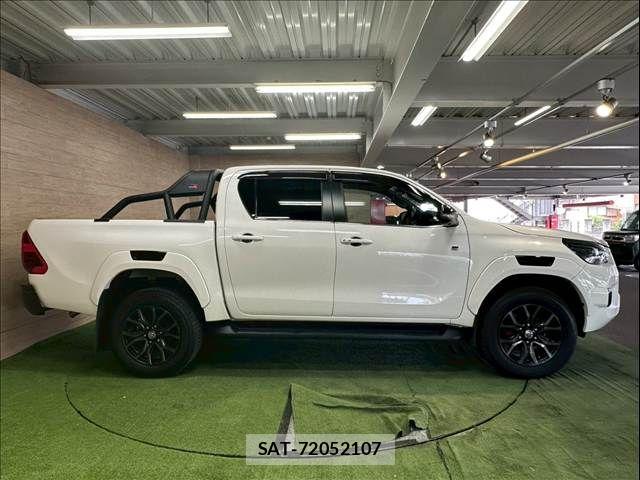 Toyota HILUX 2023-07 7500881-17