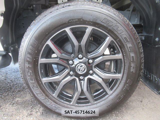 Toyota HILUX 2024-09 7616998-25