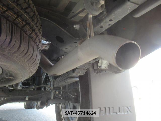 Toyota HILUX 2024-09 7616998-29