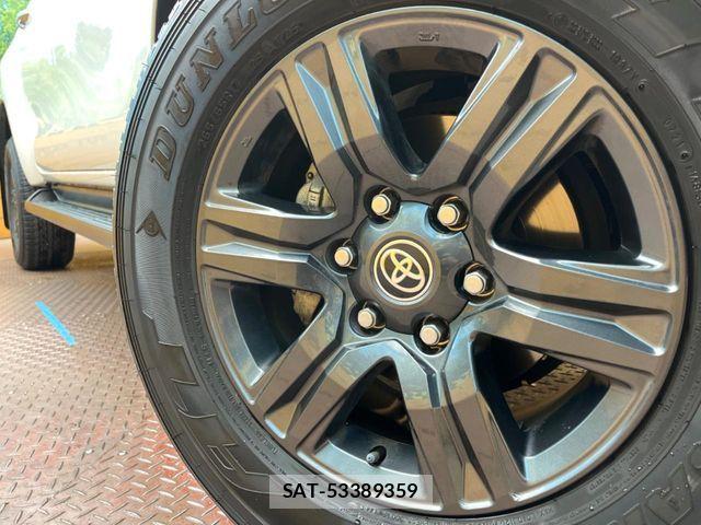 Toyota HILUX 2021-05 7616999-12