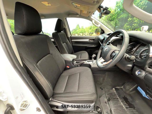 Toyota HILUX 2021-05 7616999-7