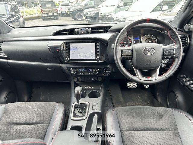 Toyota HILUX 2022-10 7616996-1