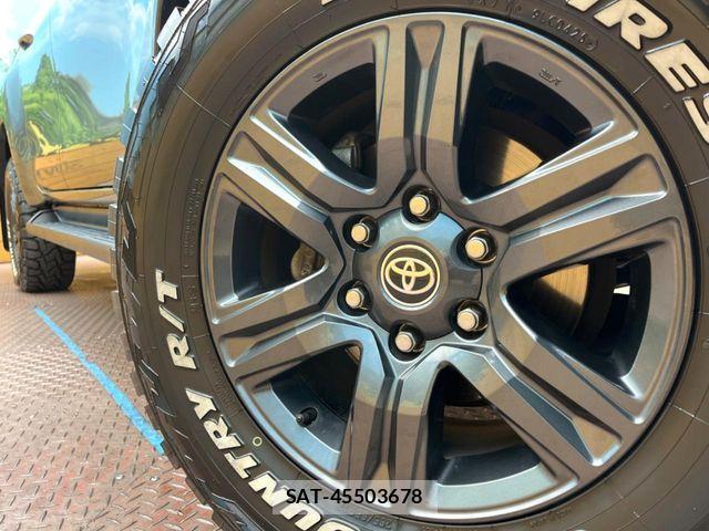 Toyota HILUX 2021-02 7616997-12