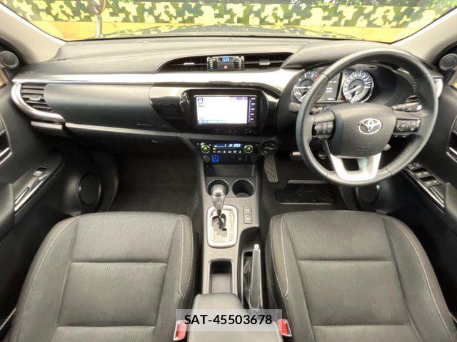 Toyota HILUX 2021-02 7616997-1
