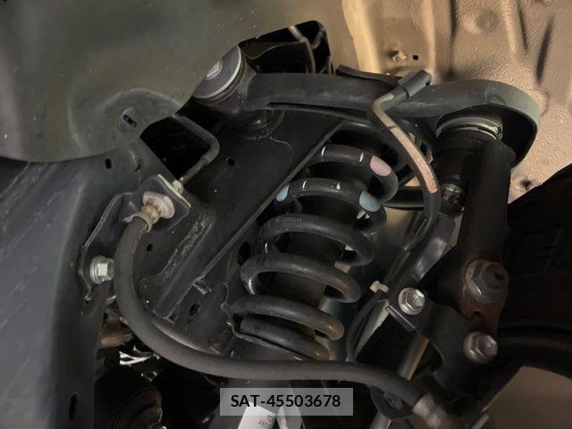 Toyota HILUX 2021-02 7616997-19