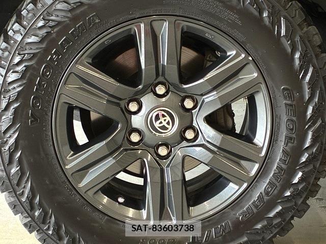 Toyota HILUX 2021-05 7617005-22