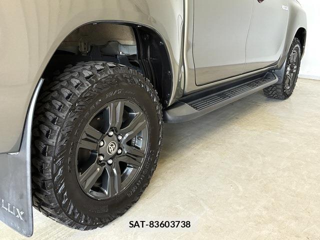Toyota HILUX 2021-05 7617005-24