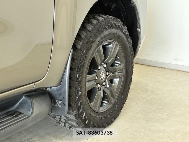 Toyota HILUX 2021-05 7617005-25