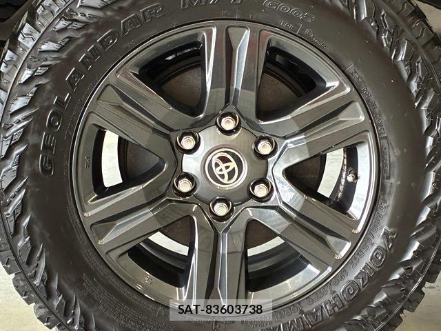 Toyota HILUX 2021-05 7617005-26