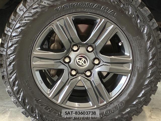 Toyota HILUX 2021-05 7617005-27