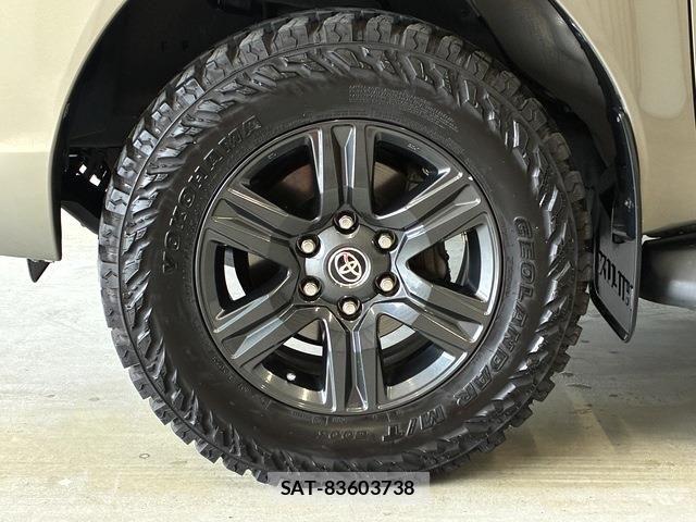 Toyota HILUX 2021-05 7617005-5