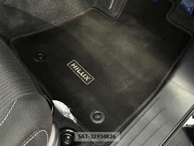 Toyota HILUX 2021-01 7617003-13