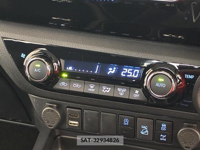 Toyota HILUX 2021-01 7617003-16