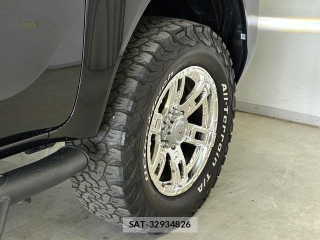 Toyota HILUX 2021-01 7617003-26
