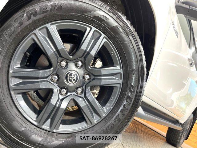 Toyota HILUX 2023-11 7617000-12