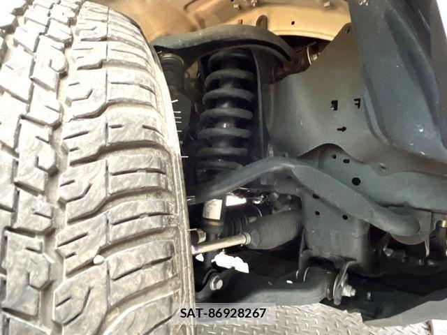 Toyota HILUX 2023-11 7617000-19