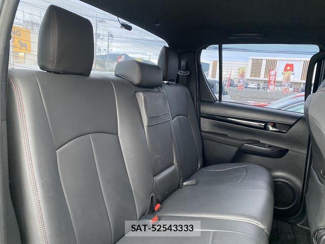 Toyota HILUX 2019-08 7724065-12