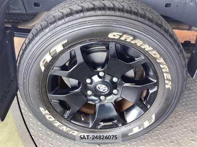 Toyota HILUX 2019-05 7724064-15