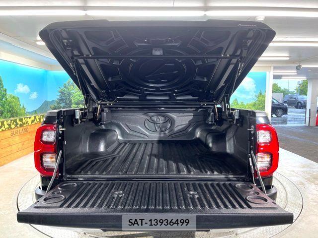 Toyota HILUX 2023-04 7724062-9