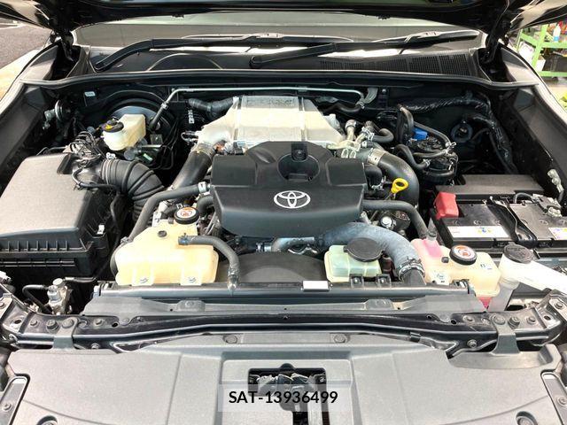 Toyota HILUX 2023-04 7724062-17