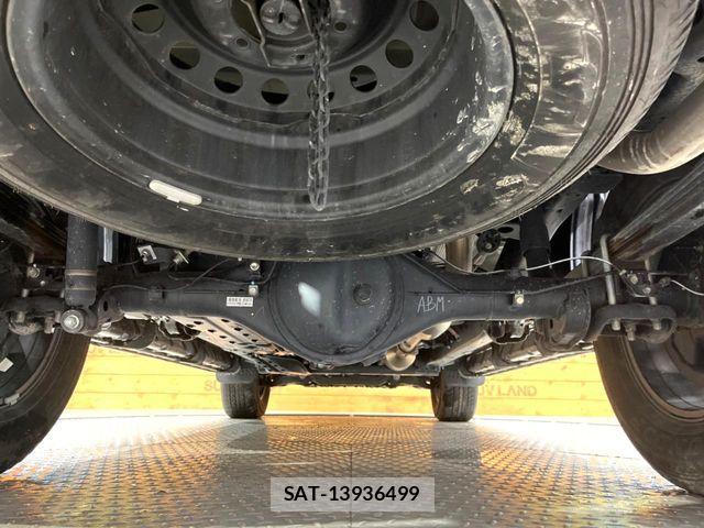 Toyota HILUX 2023-04 7724062-18