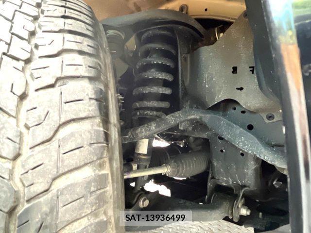 Toyota HILUX 2023-04 7724062-19