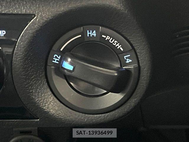 Toyota HILUX 2023-04 7724062-5