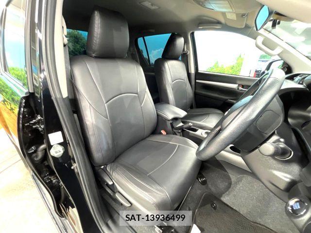 Toyota HILUX 2023-04 7724062-7