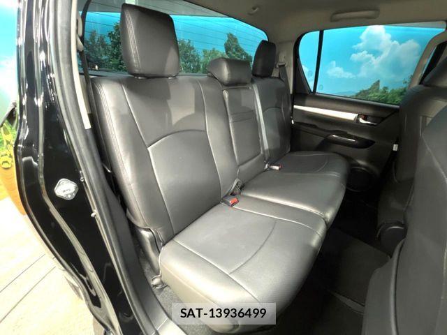 Toyota HILUX 2023-04 7724062-8