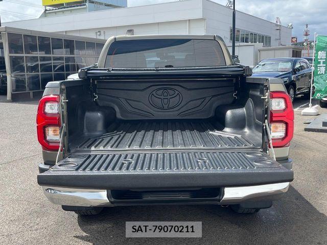 Toyota HILUX 2022-04 7724061-10