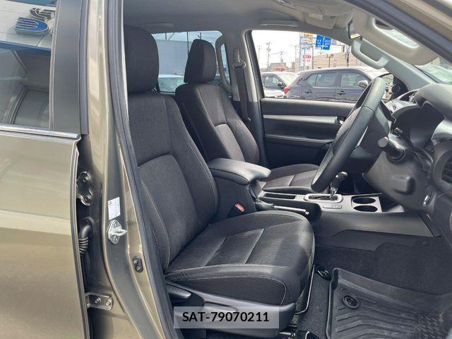 Toyota HILUX 2022-04 7724061-7