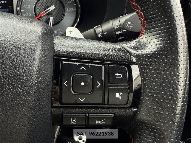 Toyota HILUX 2022-10 7724060-24