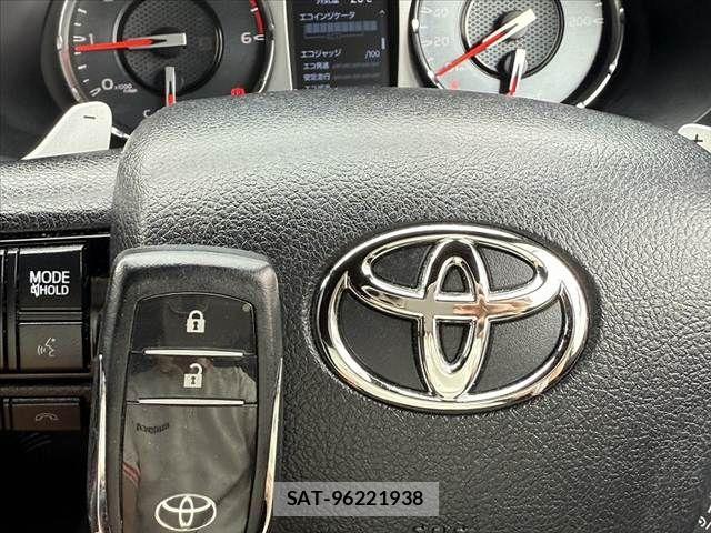 Toyota HILUX 2022-10 7724060-2