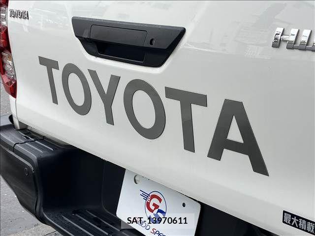 Toyota HILUX 2023-07 7785546-9