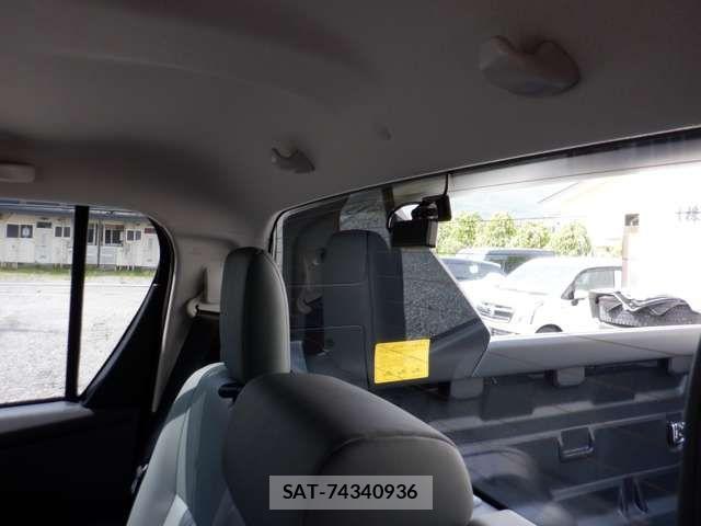 Toyota HILUX 2026-06 7876823-14