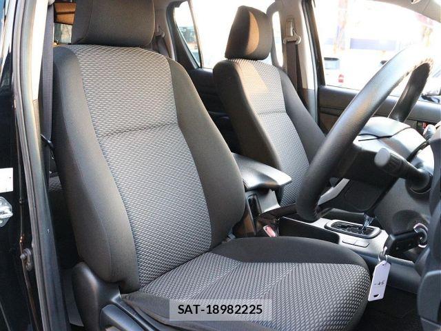 Toyota HILUX 2021-01 7876830-6
