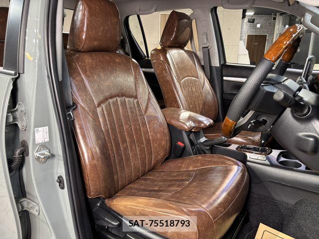 Toyota HILUX 2022-08 7876826-11