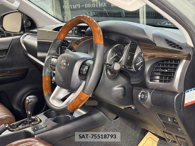 Toyota HILUX 2022-08 7876826-13